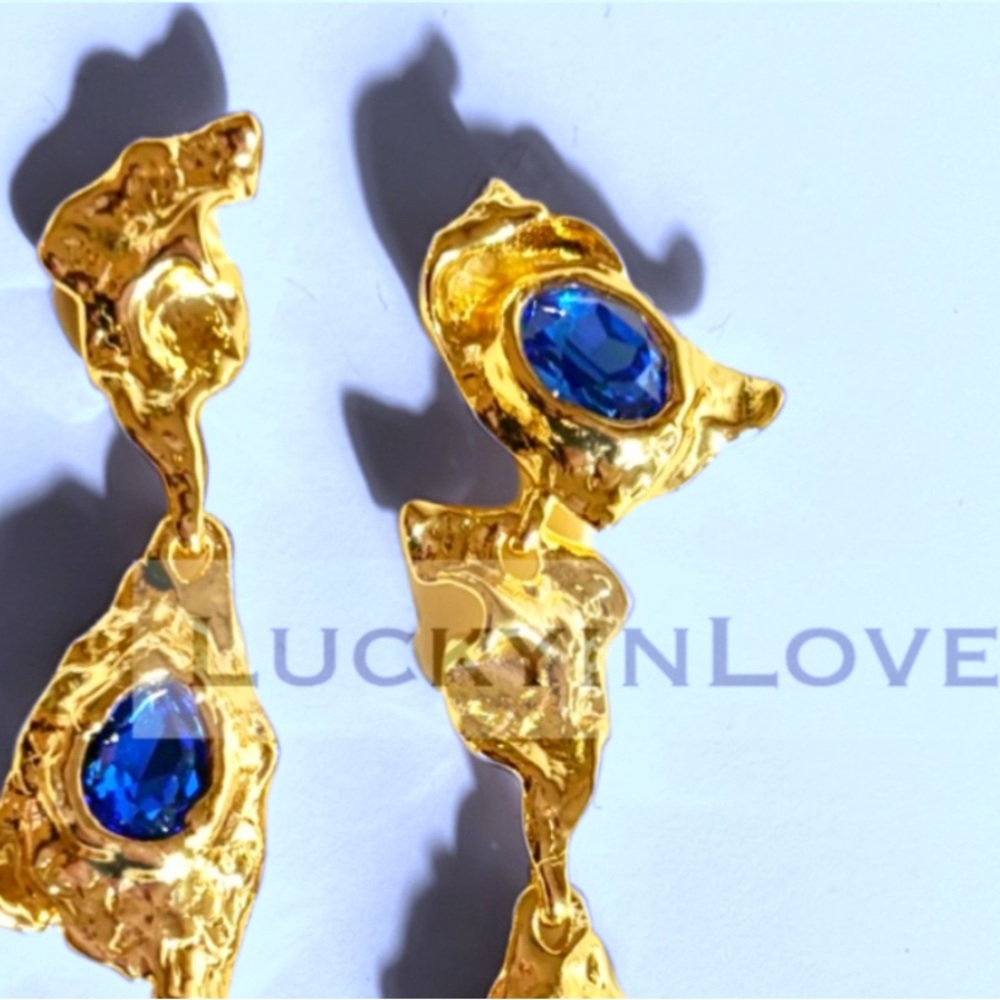 ALEXIS BITTAR • Brut Mismatched Asymmetrical Crumpled Gold Blue Drop Earrings - Picture 6 of 15